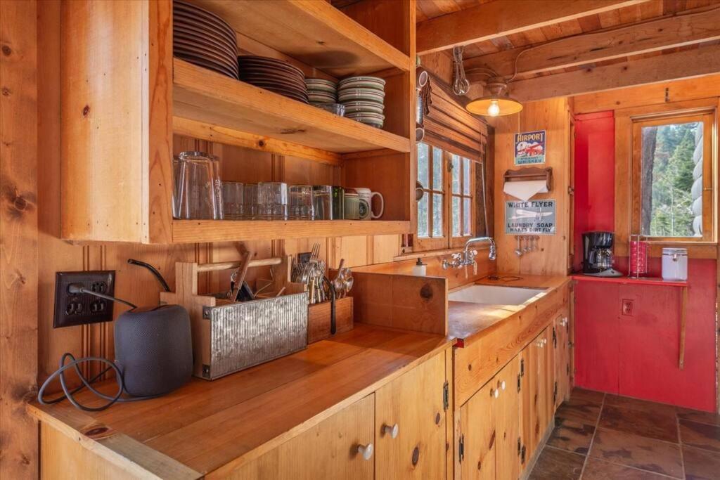 Coziest Cabin In Tahoe W Stone Fireplace Comfy Beds Close To Slopes & Lake Carnelian Bay المظهر الخارجي الصورة