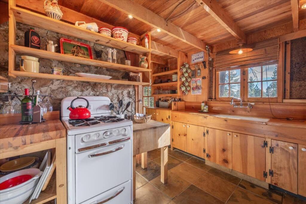 Coziest Cabin In Tahoe W Stone Fireplace Comfy Beds Close To Slopes & Lake Carnelian Bay المظهر الخارجي الصورة