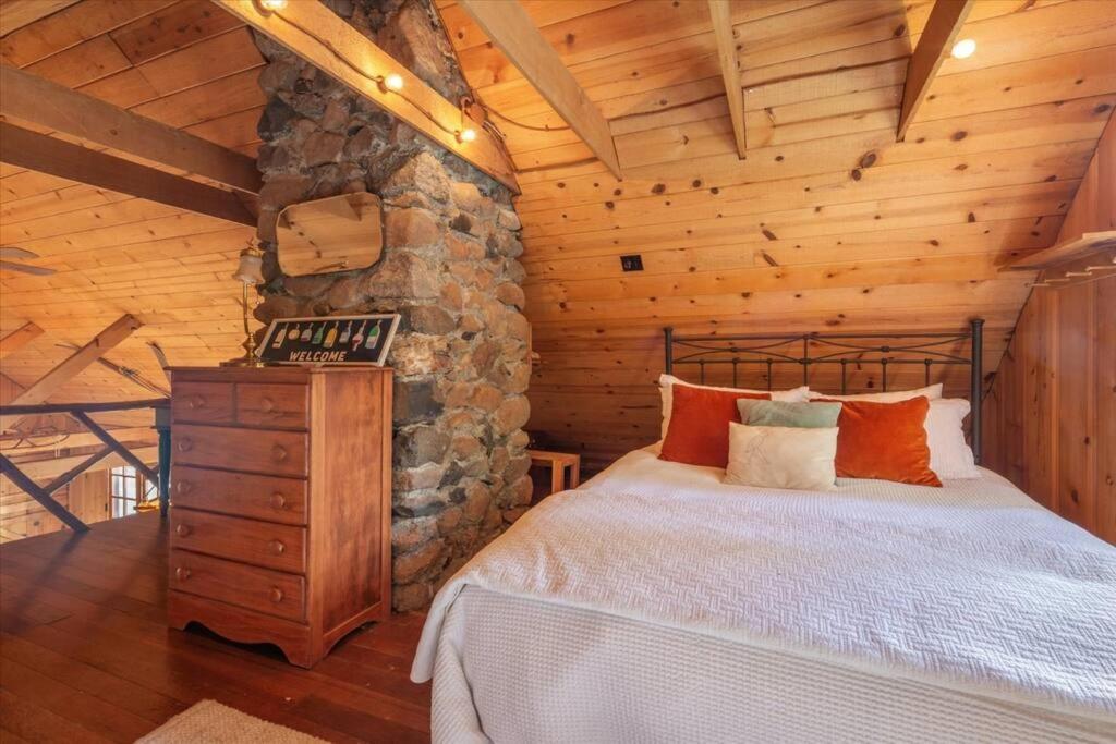 Coziest Cabin In Tahoe W Stone Fireplace Comfy Beds Close To Slopes & Lake Carnelian Bay المظهر الخارجي الصورة
