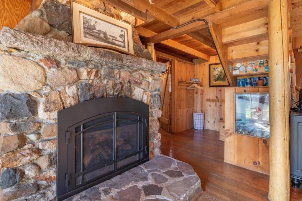 Coziest Cabin In Tahoe W Stone Fireplace Comfy Beds Close To Slopes & Lake Carnelian Bay المظهر الخارجي الصورة