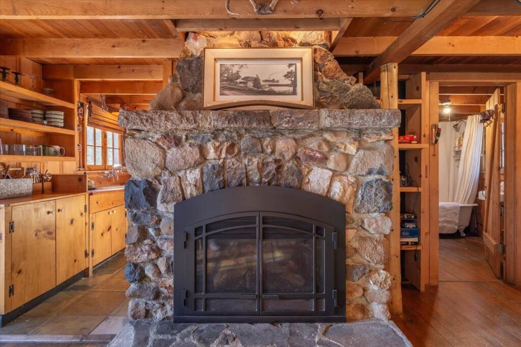 Coziest Cabin In Tahoe W Stone Fireplace Comfy Beds Close To Slopes & Lake Carnelian Bay المظهر الخارجي الصورة